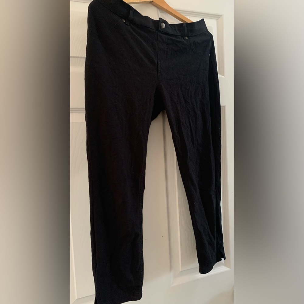 HUE Classic Black Cropped Jean Leggings